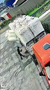Why Is Loading Heavy Sacks So Dangerous? 😨🚛
