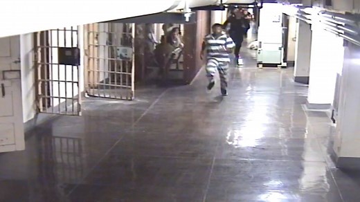 Watch as this Hamilton County inmate makes a break for freedom. As you can imagine, it didn't work out well for him: http://bit.ly/2PfMMSq | LOCAL 12, WKRC-TV