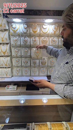 Gift ke taur pe diya jane wala 22 carrat neckles turkey design #Prime_Minister #arifsqued | Prime Minister