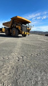 1.5M views · 29K reactions | We assembled it - and now it's ready to roll.  Remember the brand new Cat 777 Off-Highway Truck that arrived at Malaga, in several pieces? Well it has now been assembled and is in operation. Share this post with anyone you know who will want to see more of it. 蘭 | Caterpillar Demonstration and Learning Centers | Facebook