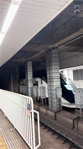 スカイライナー入線シーン 京成上野駅にて