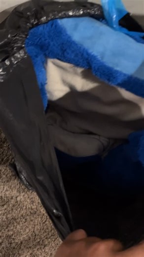 Cincinnati Cleaning Company on Instagram: "Day 20 – Kids’ Toy Reset 🧸✨ Today’s challenge: Go through all the kids’ toys and get rid of the broken, old, and unused ones to make room for the new ones 🎁 How to do it fast (15–30 mins): 1. Dump & Sort – Put toys in one spot 2. 3 Piles: • ✅ Keep (played with + in good shape) • ♻️ Donate (still usable) • 🗑️ Trash (broken or missing pieces) 3. Wipe bins & shelves before putting toys back 4. Limit rule: If it doesn’t fit in the bin, something goes"