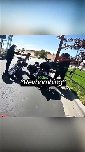 Harley’s vs biker 🤔 biker pulls 🔫🤯 #fypshorts #harleydavidson #bmw #bike #fail #s1000rr #crazy