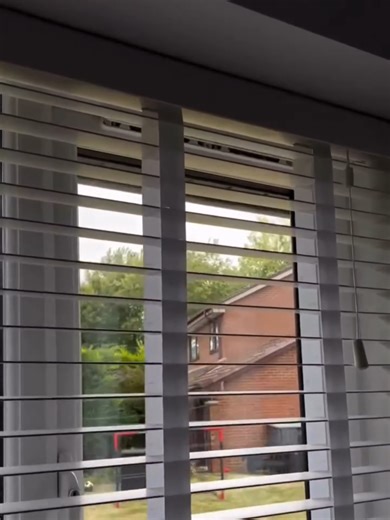 A small install, a big transformation 🤍 Out Fauxwood Blinds with Tapes bring instant warmth and structure to any room, adding the finished, pulled-together look in minutes. Installation is refreshingly simple. Just drill the brackets, slide the headrail into the box brackets, and you’re done! Clean lines, smooth operation, and a timeless style that works beautifully in every season. Durable, stylish and effortlessly practical, there the kind of upgrade that makes a space feel considered, not co