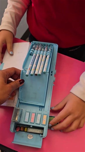 who remembers this????1980's pencil box