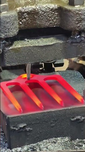 “Incredible Hot Metal Forging Process! 🔥 Precision Steel Craftsmanship #Shorts”