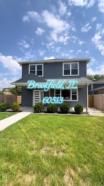 ‼️ Warning ‼️ You’re not going to get enough of this beautiful home ‼️❤️ Step into over 3,000 sq ft of luxury living in the heart of Brookfield.✨ This property features 5 bedrooms & 3 bathrooms.✨ 💎 Bright open layout w/ hardwood floors   stunning chandelier 💎 Chef-worthy kitchen w/ quartz countertops, 44” cabinets, & stainless steel appliances 💎 Large breakfast bar 💎 Main floor guest room   full bath 💎 Spacious main bedroom w/ a spa bath, double vanity, separate shower, & a walk-in closet �