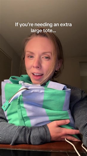 Pleasantly surprised? This bag will be perfect for the pool, the beach, trips - let’s just hope it holds up with everything I’m gonna throw in it 😅