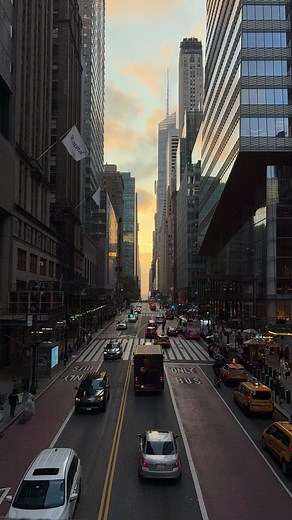 Manhattan Henge 2025: A New York Spectacle