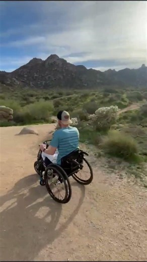 ELESMART Power Add-On transforms your manual wheelchair into a powerful all-terrain electric trike！