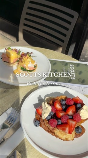 Sitting above the hustle and bustle of Victoria Street, Scotts Kitchen is the perfect spot for all-day dining with unique views of Edinburgh's Old Town. Open 7 days a week, you can enjoy breakfast or dining from noon with a choice of cocktails, coffees and drinks available all day. 🥞 Whether you're soaking up the atmosphere outside on the terrace or enjoying the warmth indoors, Scotts Kitchen is an ideal spot for a delicious meal or just a catch-up with friends over a glass of wine. | Visit Edi