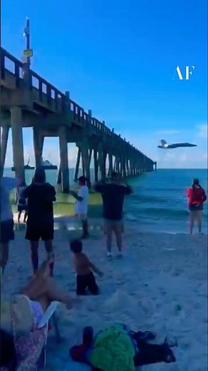 ✈️ Blue Angels High-Speed Pass | Pensacola Beach Pier Flyover | 🏖️⚡ ARTISFICIAL™ 🇺🇸 #shorts