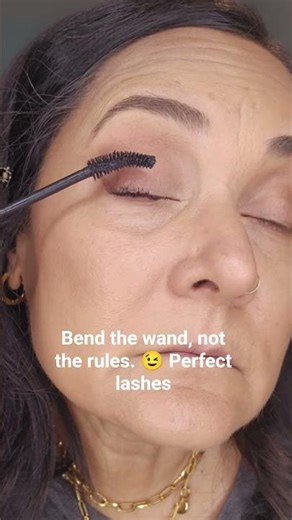 Bend the wand, not the rules. 😉 Perfect lashes - over 50 makeup tips