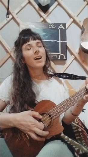 Mathilde Révélatrice du Soi 🦋 Gardienne du Vivant & du Sacré on Instagram: "Toujours écouter nos rêves ❤️🙏🏻 ils sont porteurs de sens et parfois ils nous amènent au coeur de nous m'aime. • Aham Prema Aham Prakash Je suis amour, je suis lumière • Prochaine retraite de femmes du 27 au 29 mars 2026. Il reste 4 places. • Prochaine retraite mixte avec @julienbgtyoga du 30 avril au 3 mai. Il reste 8 places. Tarif réduit jusqu'à fin février. • Écris moi en mp si tu veux plus de renseignement ❤️"