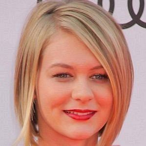 Ryan Simpkins Boyfriend 2026: Dating History & Exes - CelebsCouples