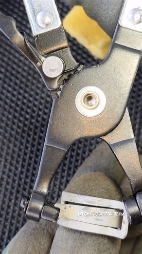 Mechanic Repair Team | Bend & Clamp Pliers Trick😳 #mechanicrepairteam | Instagram