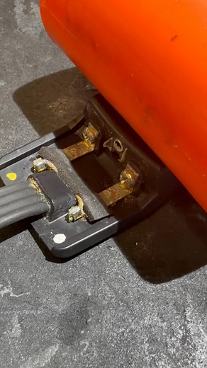 This is what I was talking about for checking the terminal screws on doing a rebuild or even a good idea every once in a while to pull your sub out of the box and check the terminal screws. This sub came into us for a refoam, and ended up needing a full rebuild. We checked the terminal screws. They were factory soldered, but obviously you can see in the picture that doesn’t mean anything. | Underrated Audio Repair LLC