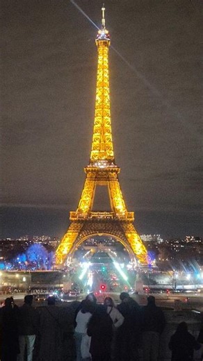 Night view Eiffel Tower 🗼