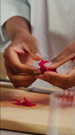 Make your own rose sangria – the perfect drink for Mother's Day 🌹🍹 | REWE Your Kitchen