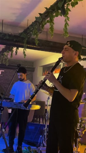 “Her Axsam Canlı Musiqilerle bize özəl Canlı orkestra”