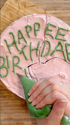 Making Harry Potter’s birthday cake 🎂 #harrypotter #birthday #cakedecorating #food #baking