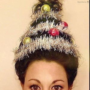 Christmas tree hair is so WTF but perfectly festive: | ELLE Magazine (US)