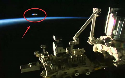 NASA国际空间站直播，发现神秘亮光，究竟是飞船，还是空间碎片？