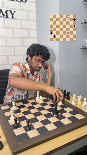 He attacked the queen...... But it was a TRAP!\r#ChessPuzzle #Skewer #ChessGame #Chess