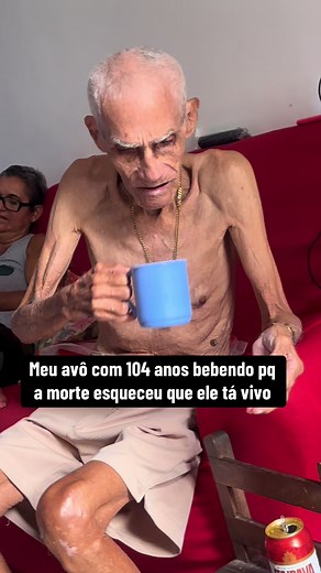 104 Anos: Vovô Celebra Vida Com Bebida