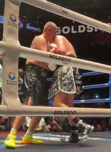 Tyson Fury Stops Mariusz Wach In The 7th Round In Pattaya