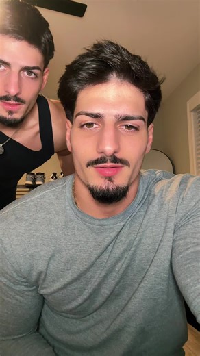 Hopefully the mall isn’t packed | small sister and big sister