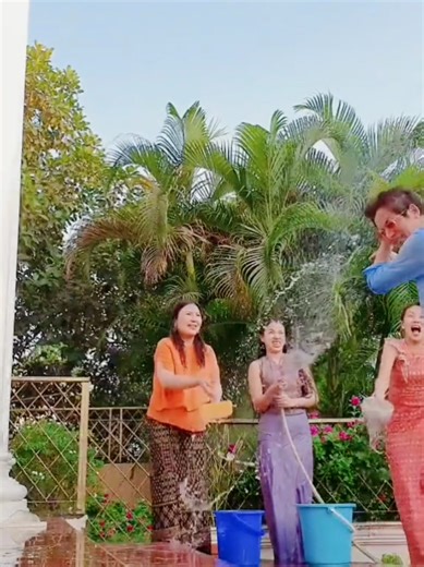 သင်္ကြန်​ရောက်​တော့မယ် 💙 #myanmar #thingyan #graham