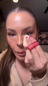 910K views · 17K reactions | Undereye setting powder is tricky as we mature - we have different under eye needs and beauty enthusiasts can give misleading information because they have not worked on actual mature skin for years. But we got this #concealer #matureskin #cleanbeauty #over40 #cakeymakeup #makeup #makeuptutorial #mua #matureskinmakeup #fyp | Erica Taylor | Facebook
