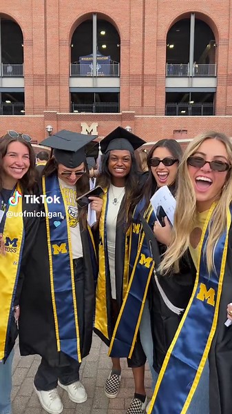 Sam and her friends may have graduated, but they are all Wolverines for life! 🤗 #UofM #UMich #Michigan #Graduation #MGoGrad #CollegeLife