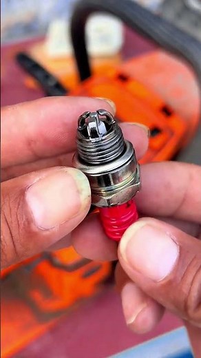 Simple and easy to use chainsaw spark plug