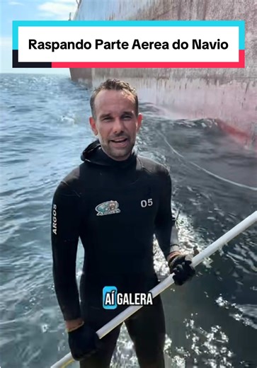 Raspando Parte Aérea do navio (acima da linha d’água)#workhard #mergulho #ship #work #anosatrás