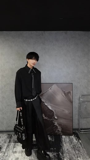 雙11活動超優惠‼️留言❤️私訊你連結 紅21高級氛圍感 | 小眾暗黑個性穿搭 提供黑色系、搖滾龐克、新中式穿搭 首購超商免運費|輸入優惠代碼：#NEWRED21 七天鑑賞期、30天修補服務。 #紅21 #新中式 #暗黑系 | 紅21 MEN