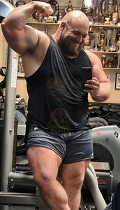 #strongman #Musclebear #bearsofinstagram | Musclesandbulk