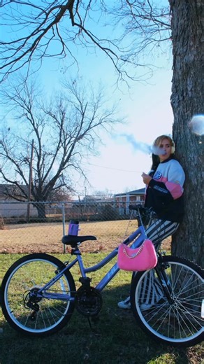 Herb on Instagram: "Not gonna lie.. if your nugs keep drying out or your stash area’s always a mess, this fixes it. This Nugidor is one of those jars that just makes sense. Vacuum seal keeps your flower fresh, borosilicate glass feels solid, and everything stays clean and ready so you’re not scrambling mid-sesh.⛅️"