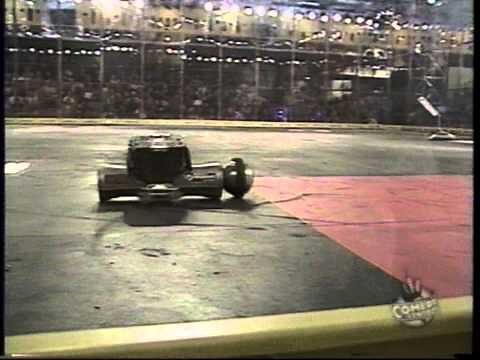 BattleBots Ziggo vs Missing Link