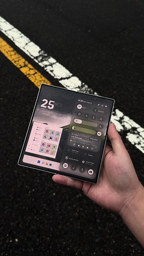Windows 11 on a Foldable Phone 🤯 Looks like a desktop, fits in a pocket. Drop