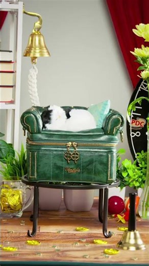 The Clover Inn - Chesterfield Sofa Bag