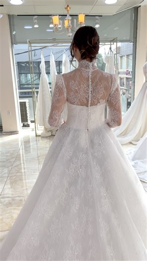 Dentelle Blanche on Instagram: "🤍NEW COLLECTION 🤍 La splendide robe💕DENTELLA💕 Disponible dans nos deux magasin annaba et Constantine en taille 42-44"