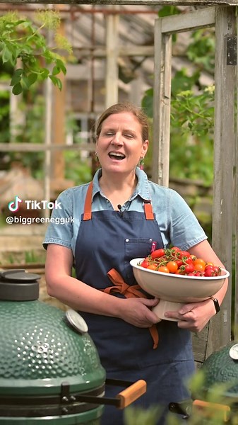 Turn your tomatoes into something special… this recipe uses our Falcon Oven to Table Plate to create a simple yet stunning barbecued tomato and cheddar tart. Check out our website for the full recipe