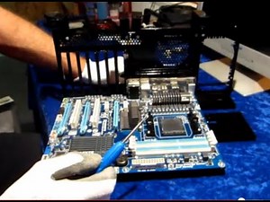 Mainboard einbauen GA 990XA UD3 Gigabyte
