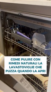 🍽️ COME PULIRE CON RIMEDI NATURALI LA LAVASTOVIGLIE CHE PUZZA QUANDO LA APRI 🍽️ 🧐Le cause principali dei cattivi odori sono 2: 1️⃣ LASCIARE CHIUSA LA LAVASTOVIGLIE DOPO IL LAVAGGIO è consigliabile aprire subito la lavastoviglie dopo aver lavato i piatti. In caso contrario, infatti, il vapore acqueo provocherà la puzza di acqua stagnante e aumenterà l’umidità. 2️⃣ NON SCIACQUARE BENE I PIATTI la lavastoviglie è ottima per lavare, appunto, ma non per eliminare i residui di sporco o di incrostaz
