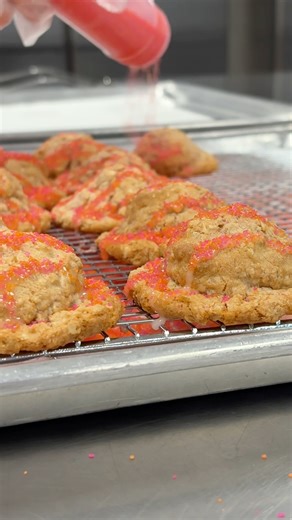 Sit back, relax, and enjoy our signature Sugar Shine cookie! Packed with white chocolate, farm-fresh ingredients, and topped with confetti sugar sprinkles.😍🤤🧡🍪 #moonshinemountaincookies #cookies #fallfoodie #glaze #foodie | Moonshine Mountain Cookie Company LLC