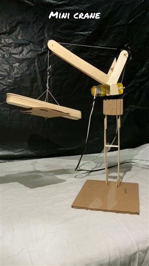 DIY Mini Crane Machine Using DC Motor #dcmotor #tech #diy #youtubeshorts #handy #crane #minicrane