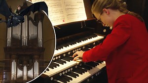Solo organist plays virtuosic ‘How to Train your Dragon’ on a mighty Baroque organ