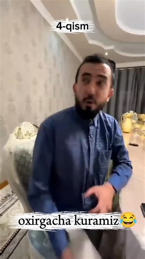 vayner on Instagram: "2001년 개봉한 영화 “A Beautiful Mind”는 단순히 천재 수학자의 삶을 다룬 작품이 아니라, 인간이 내면의 혼란 속에서도 어떻게 사랑과 신뢰로 자신을 되찾아가는지를 보여주는 깊은 이야기입니다. 화려한 계산 장면보다 존 내쉬가 마음속 그림자를 이겨내려는 순간들이 훨씬 더 오래 기억에 남죠. 특히 그가 현실과 환상 사이에서 흔들리면서도 끝까지 아내를 향한 마음을 놓지 않는 모습은 묘하게 가슴을 저릿하게 만듭니다. 이 영화에서 감정을 완성시키는 요소는 바로 잔잔한 피아노 선율과 차분한 배경음악입니다. 처음에는 조용히 스며들지만, 어느 순간 관객도 모르게 내쉬의 감정에 같이 잠기게 되죠. 후반부, 아내가 내쉬의 손을 잡아주던 장면에서는 음악과 화면이 자연스럽게 겹쳐지면서 눈시울이 뜨거워지는 경험을 하게 됩니다. 많은 이들이 “이 장면만 떠올려도 이상하게 마음이 찡하다”고 말하는 이유도 그 때문일 겁니다. 이 영화가 여러 상을 휩쓴 건 단